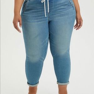 Torrid Super stretch boyfriend pull on jeans